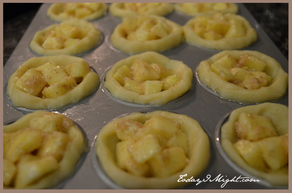 Today I Might | Mini Crumble Apple Tartlets | Crust with Filling